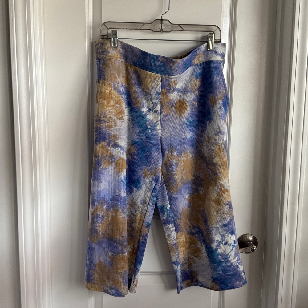 LOGO matching tie dye hoodie and crop pants. Waffle Knit.
NWOT. - Picture 9 of 14